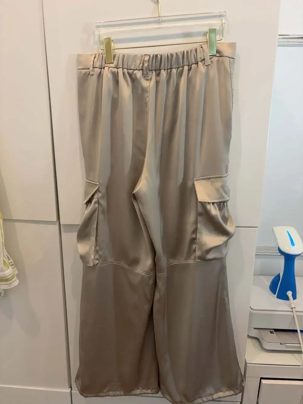 Wide-Leg Mid-Rise Satin Pull-On Cargo Pant - Picture 3 of 10